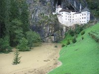grad in rjavo jezero