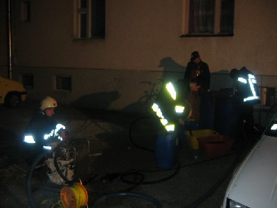 Izlitje kurilnega olja ( grajska 48a ) 001.jpg