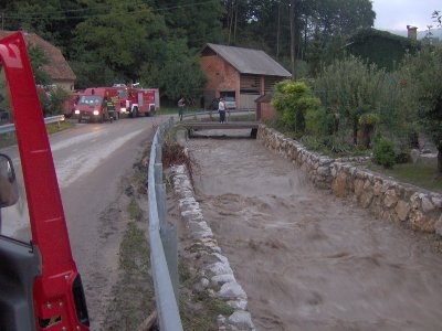 Voda se še ni umirila