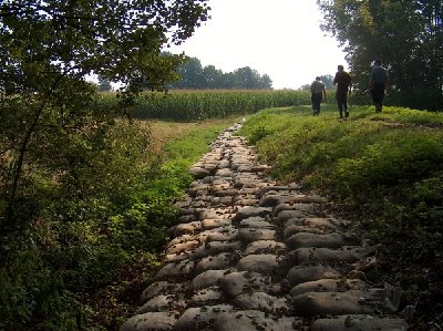 tudi na območju Hotize je bilo potrebno nenehno utrjevanje