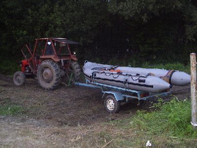 za vsak slučaj je bil čoln vedno pripravljen (žal uporabiti smo ga tudi morali za najhujše)