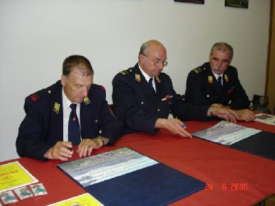podpis ob 35 letnici sodelovanja.jpg