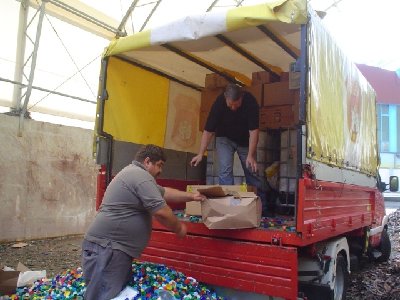 VSE ŠKATLE JE POTREBNO IZPRAZNIT