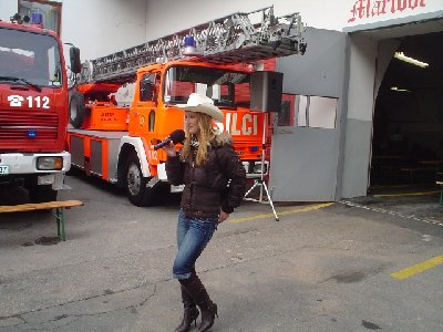 SAMANTA JE PODŽGALA PUBLIKO