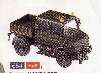 vojaški Unimog, dvojna kabina - primeren za predelavo v gasilsko vozilo, tudi za promet po železniških tirih z ustrezno predelavo