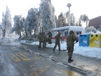 Čiščenje pešpoti in odtranjevanje ledu pri šolskemu centru
