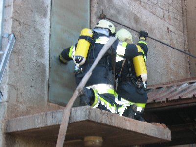 Vrata za vstop v silos ter &amp;quot;podest&amp;quot; s katerega sta omahnila gasilca.