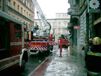 postavitev gasilskih vozil v dopoldanskem casu, informiranje sorodnikov in zbiranje informacij od prebivalstva