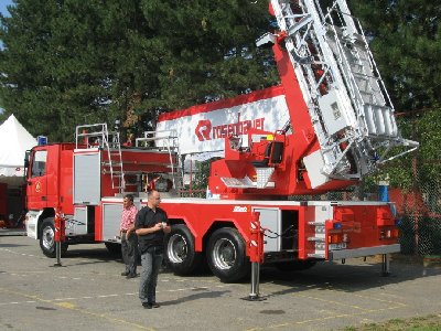 avtolestev na podvozju MB Actros ki doseže višino 53m