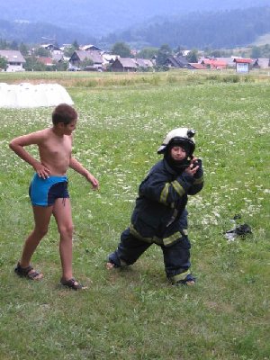 Malo velika je bila ta obleka